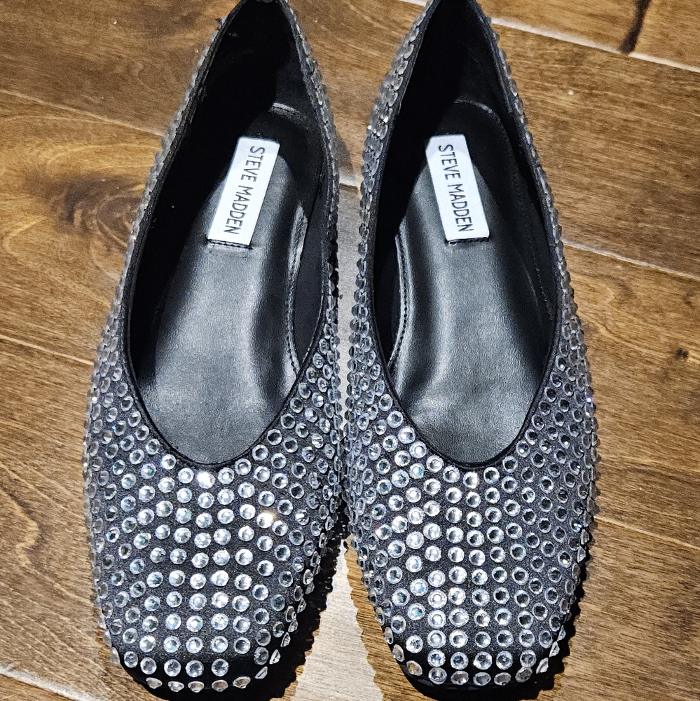 Steve Madden Matais Black Flats